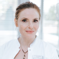 Dr. Zuzana Vodslon - Fachärztin für Plastische und Wiederherstellungschirurgie