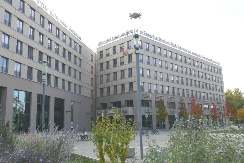 Behandlungsraum Aerzte Aesthetik in Dresden