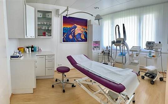 info Medizin Dr. Almasbegy Innsbruck, Österreich, Behandlungszimmer