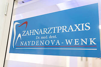 Zahnarztpraxis Naydenova-Wenk Schild